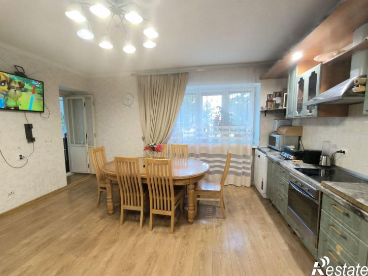 3-комн квартира Советской Армии улица, 240Б
