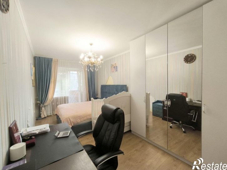 3-комн квартира Советской Армии улица, 240Б