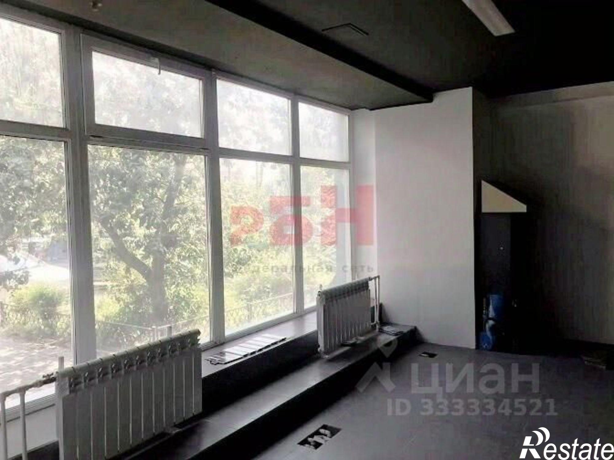 Купить торговое помещение за 22 000 100 рублей на ул Агибалова, 68