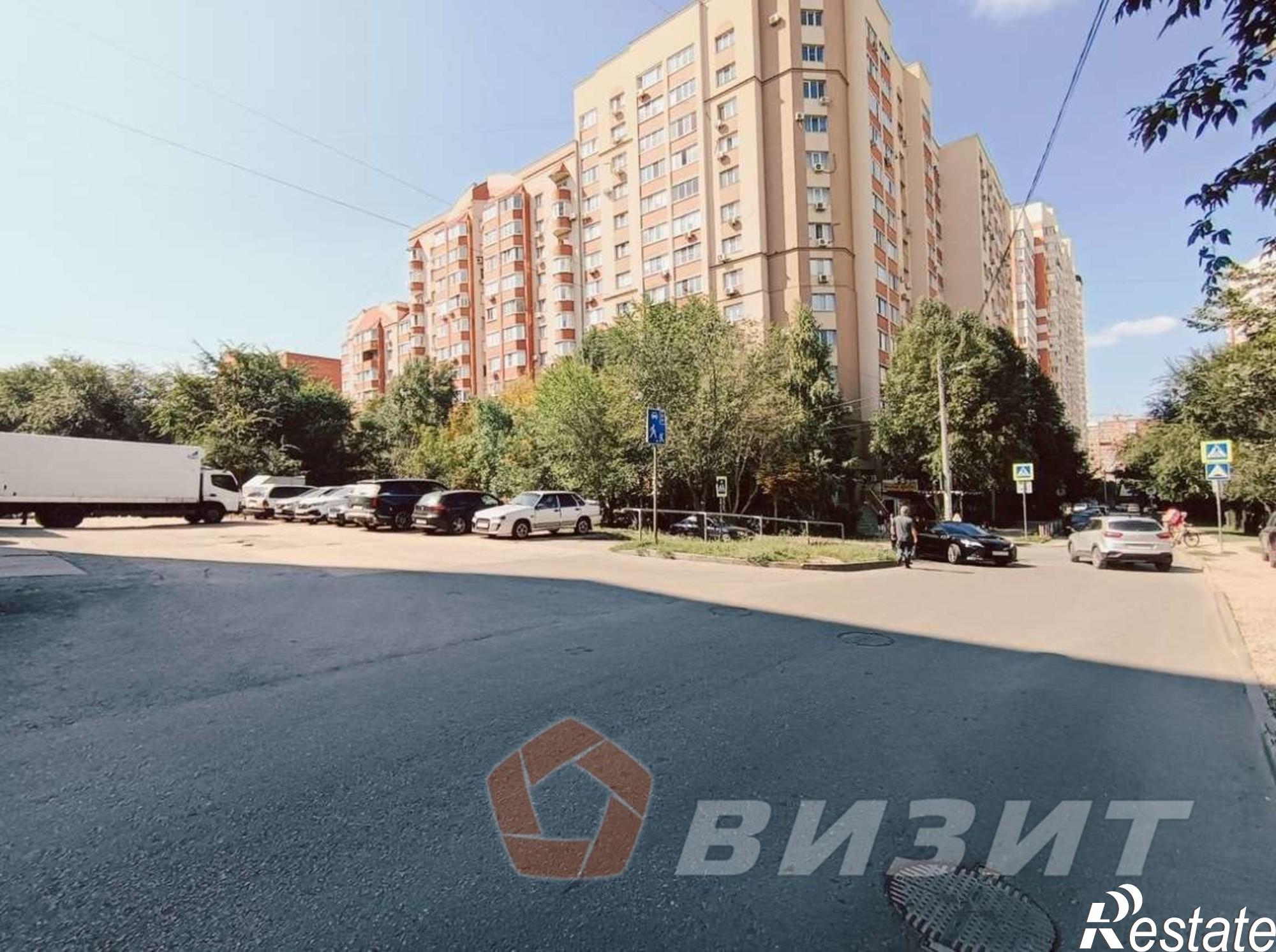 Сдать торговое помещение за 230 000 рублей на Революционная улица, 75