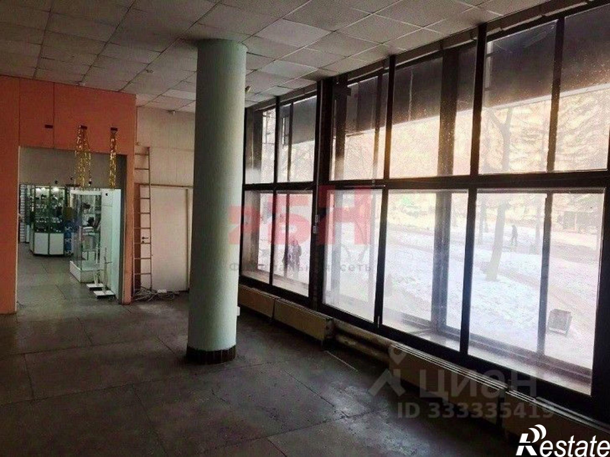 Сдать торговое помещение за 130 000 рублей на пр-кт Кирова, 210