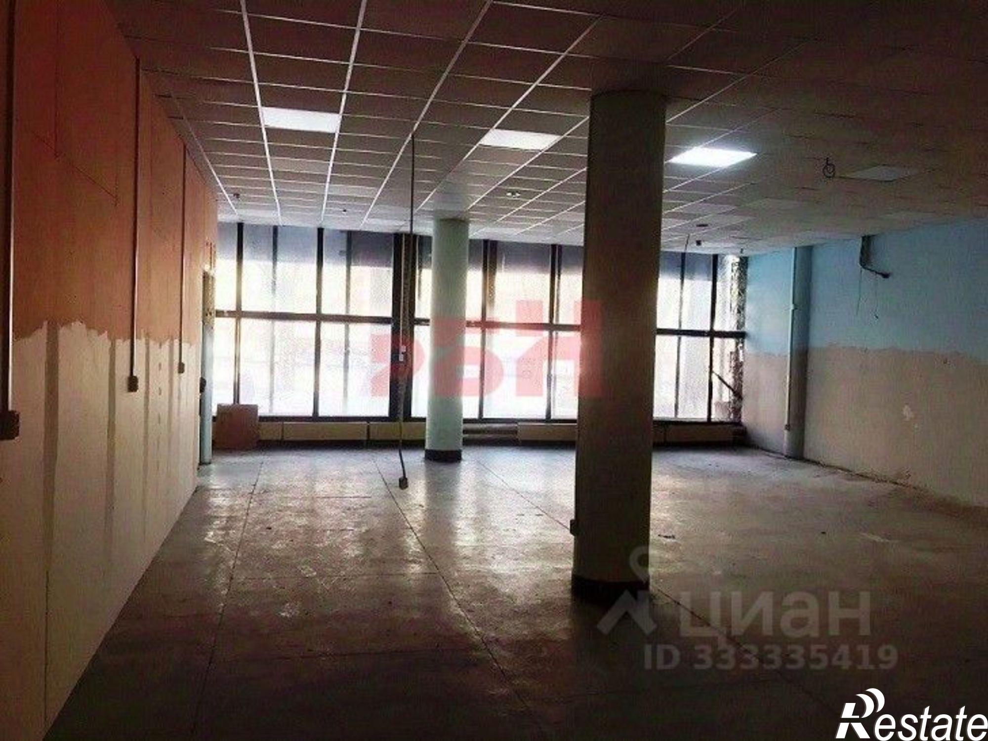 Сдать торговое помещение за 130 000 рублей на пр-кт Кирова, 210