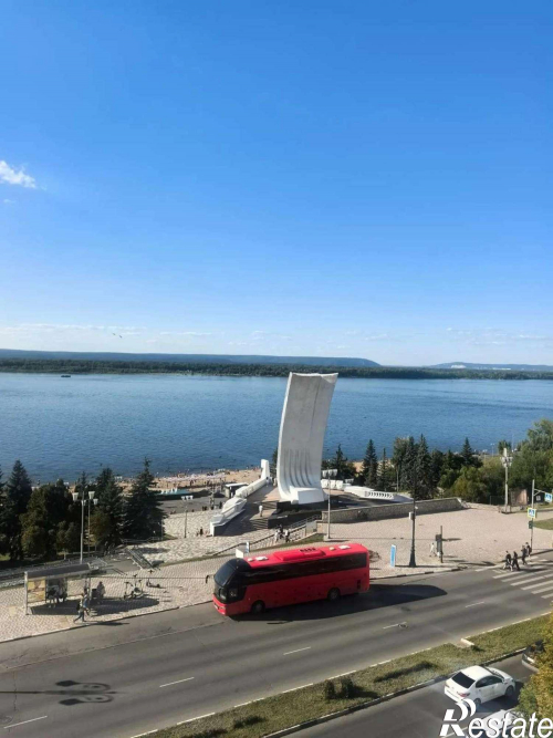 Продажа 3-комн квартиры Осипенко улица, 2В