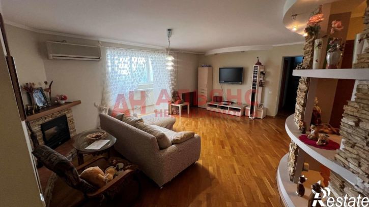 4-комн квартира Кирова проспект, 320