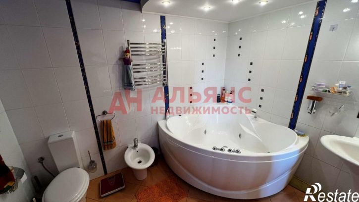 4-комн квартира Кирова проспект, 320