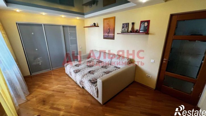 4-комн квартира Кирова проспект, 320