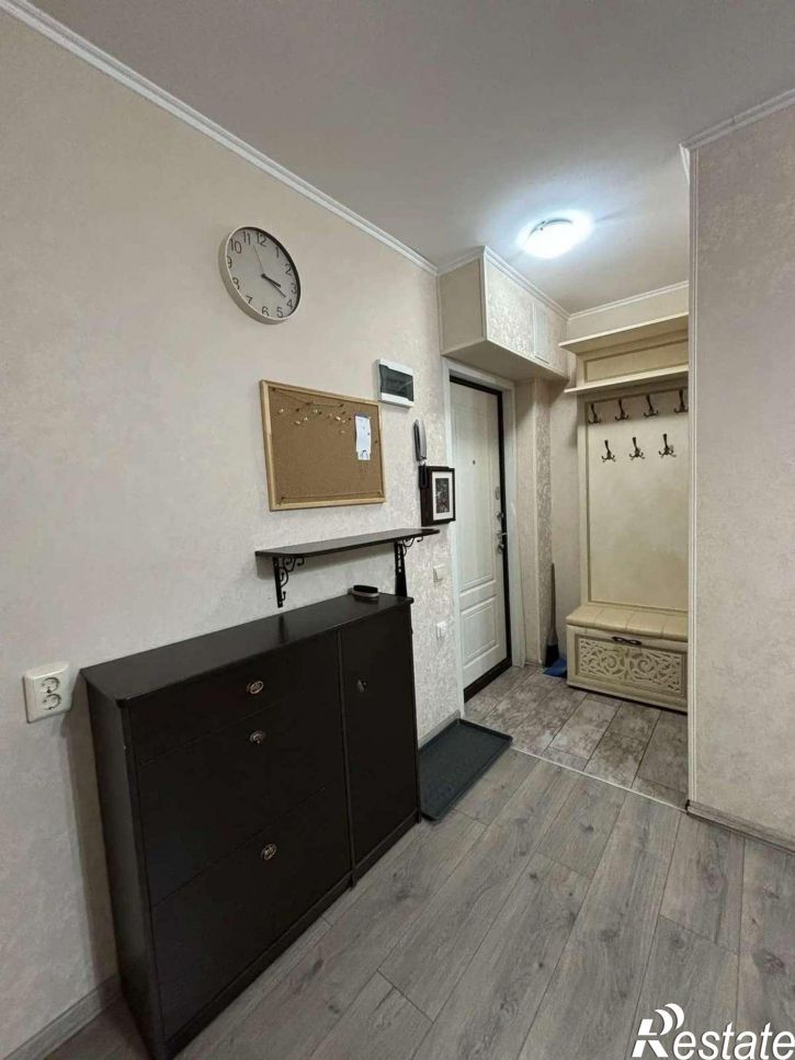 3-комн квартира Революционная улица, 52
