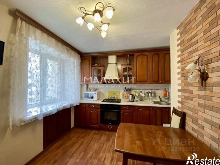 4-комн квартира ул Братьев Коростелевых, 142,  д. 142