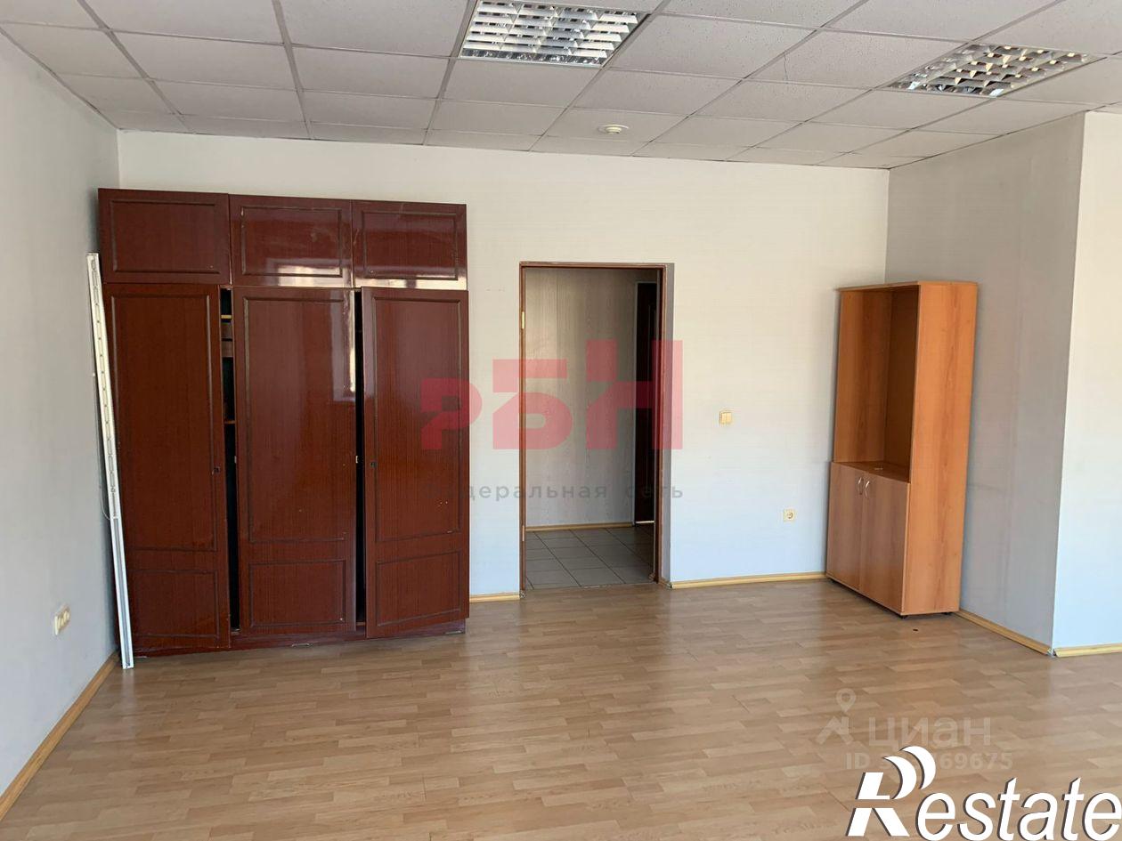 Сдать торговое помещение за 83 333 рублей на Заводское шоссе, 7