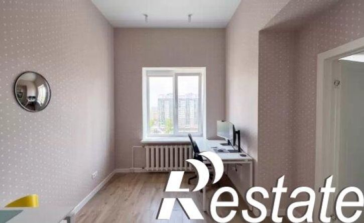 3-комн квартира улица Буянова, 100,  д. 100