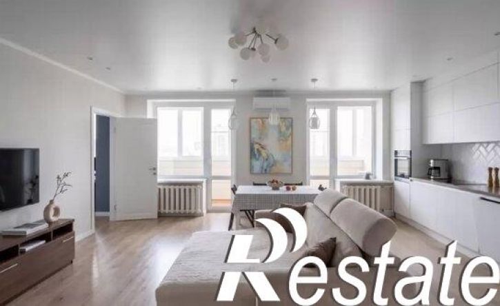 3-комн квартира улица Буянова, 100,  д. 100