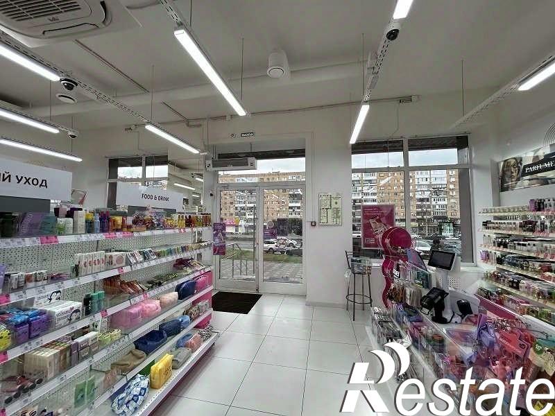 Сдать торговое помещение за 360 009 рублей на проспект Ленина, 3