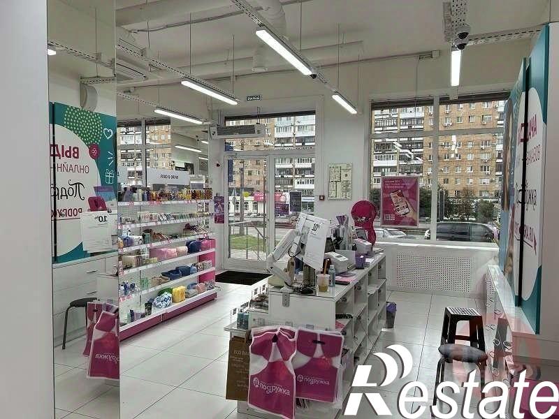 Сдать торговое помещение за 360 009 рублей на проспект Ленина, 3