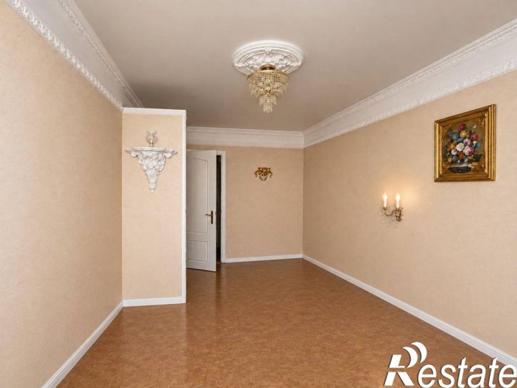 2-комн квартира Революционная улица, 77