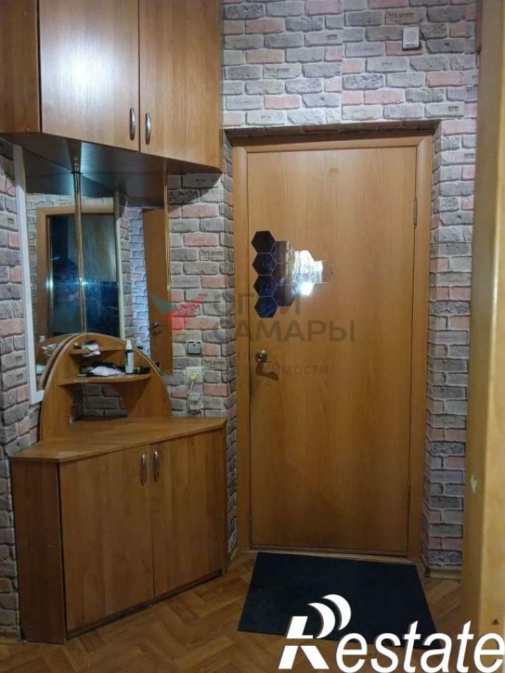 2-комн квартира Строителей улица, 22