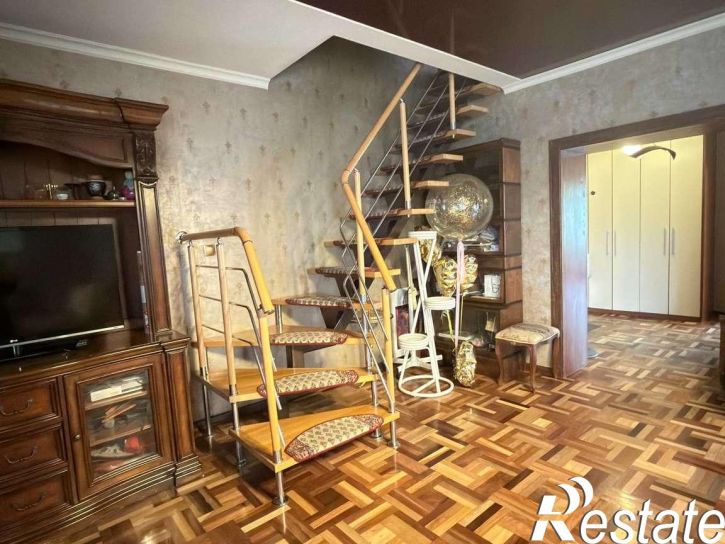 4-комн квартира Ленинская улица, 74