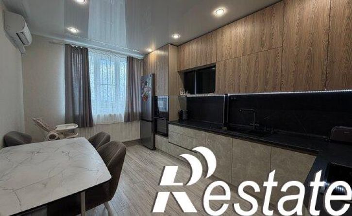 3-комн квартира улица Петра Алабина, 2,  д. 2
