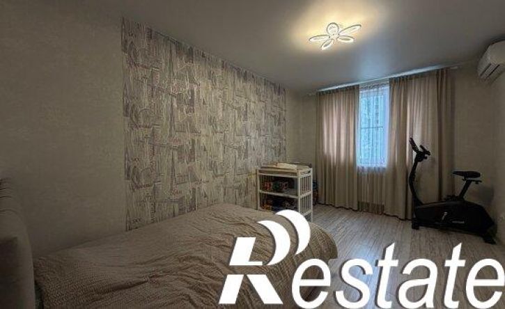 3-комн квартира улица Петра Алабина, 2,  д. 2