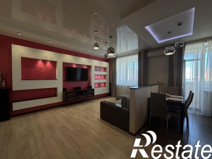3-комн квартира Кирова проспект, 304