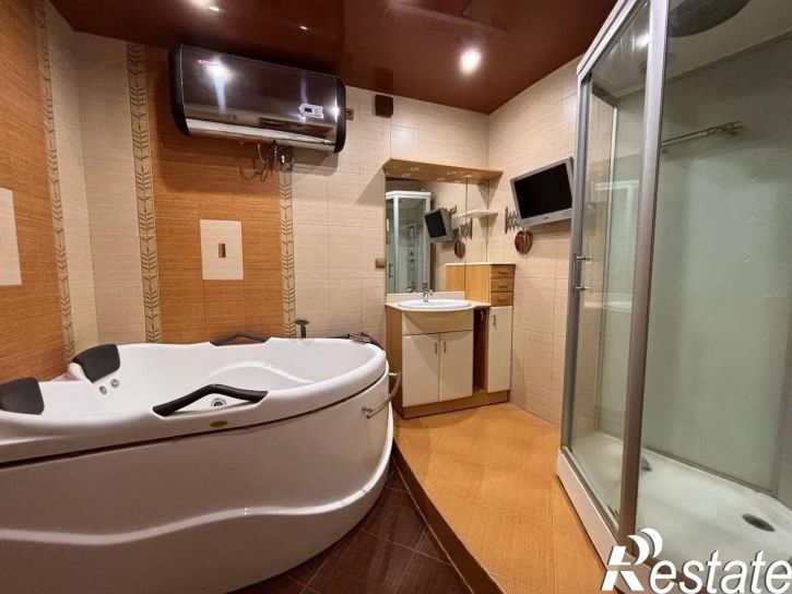 4-комн квартира Осипенко улица, 41а