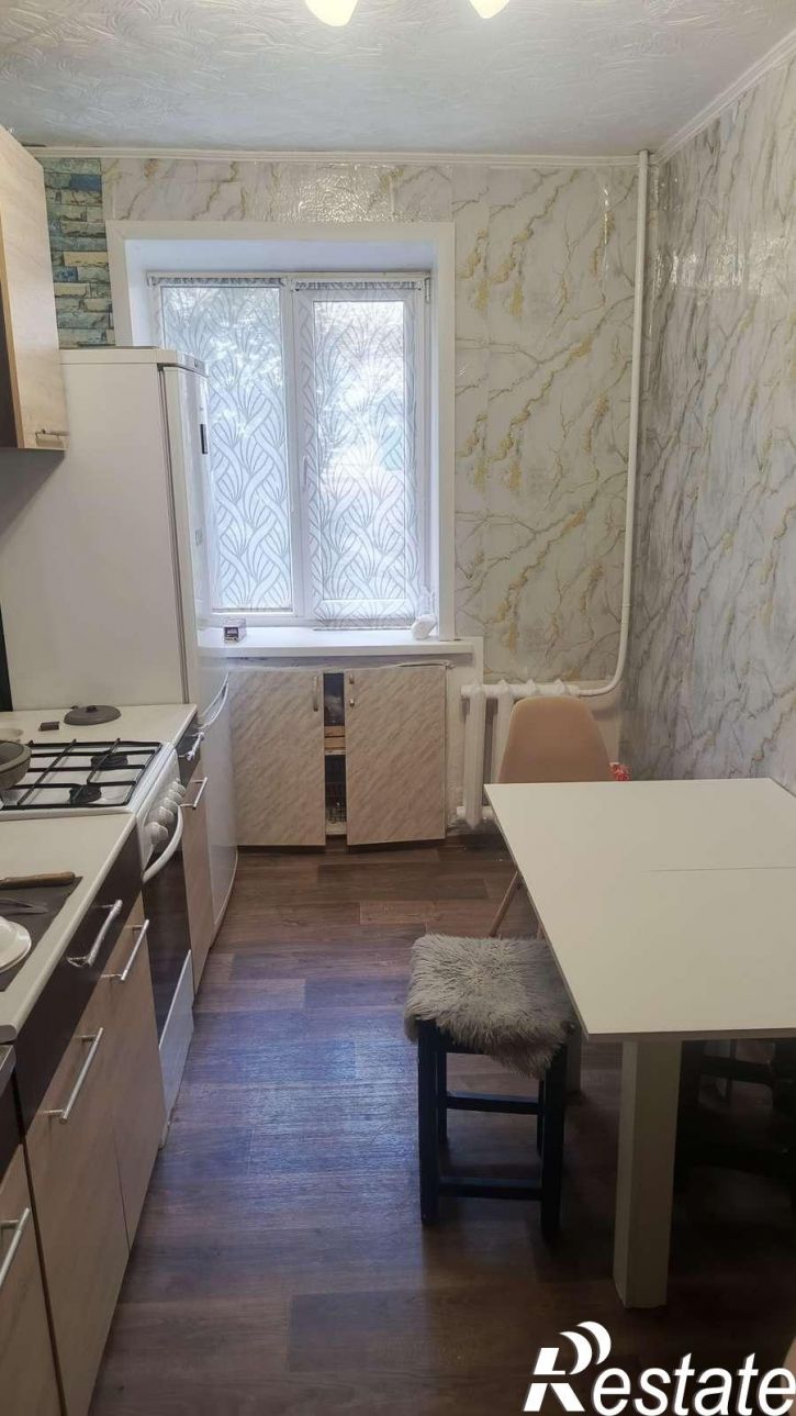 4-комн квартира Батайская улица, 9