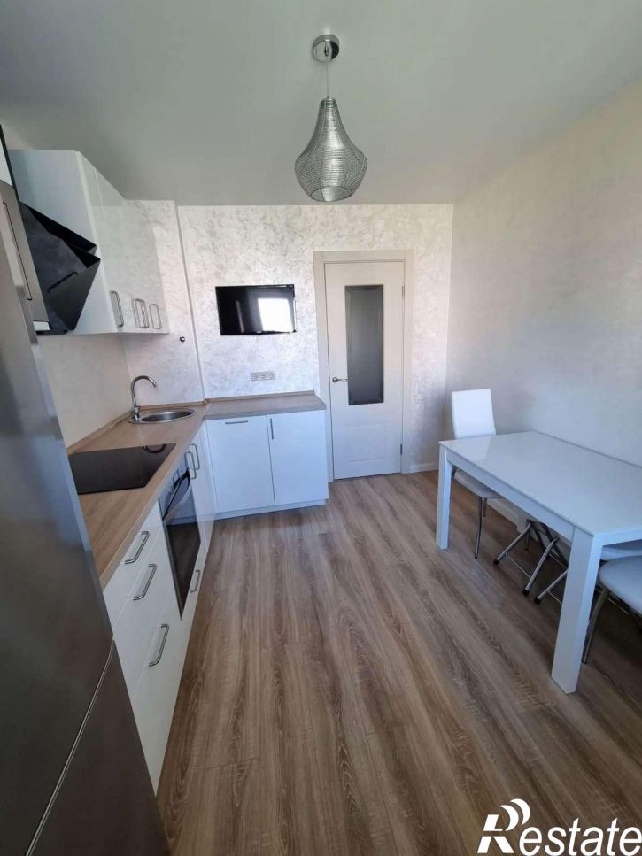 3-комн квартира Советской Армии улица, 271а