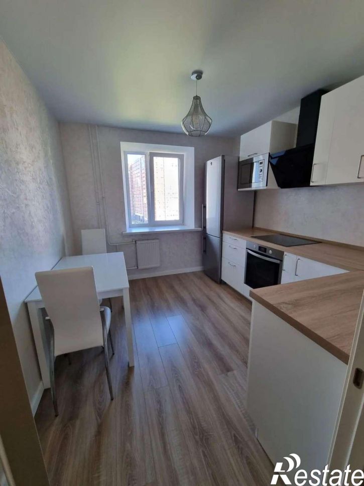 3-комн квартира Советской Армии улица, 271а