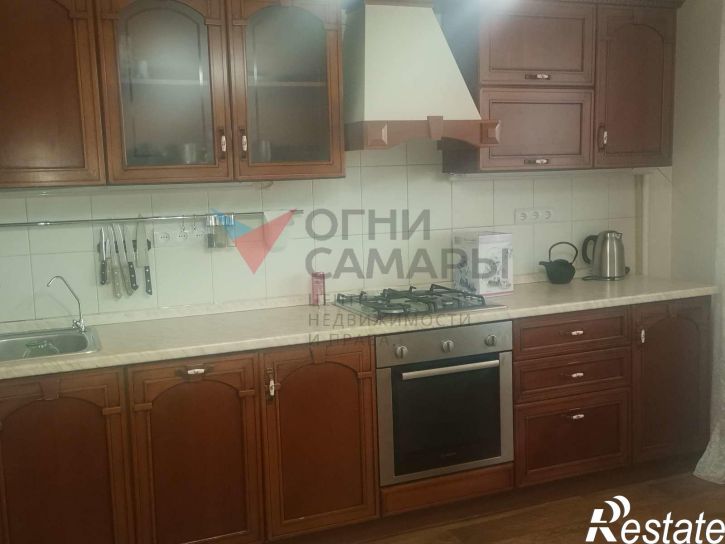 3-комн квартира Революционная улица, 77