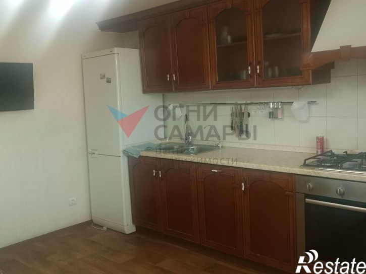 3-комн квартира Революционная улица, 77