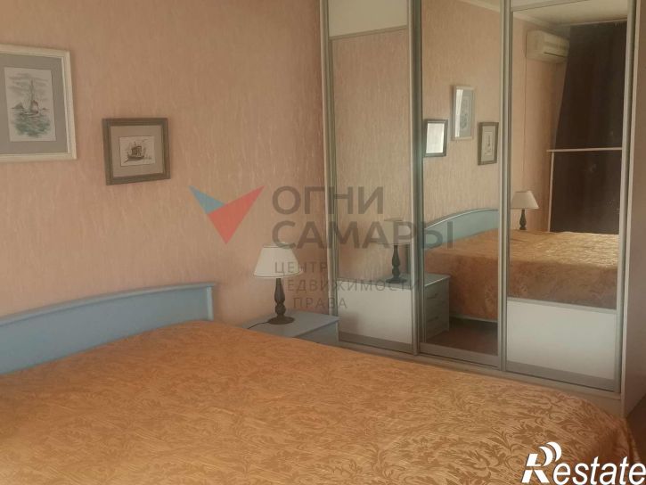 3-комн квартира Революционная улица, 77