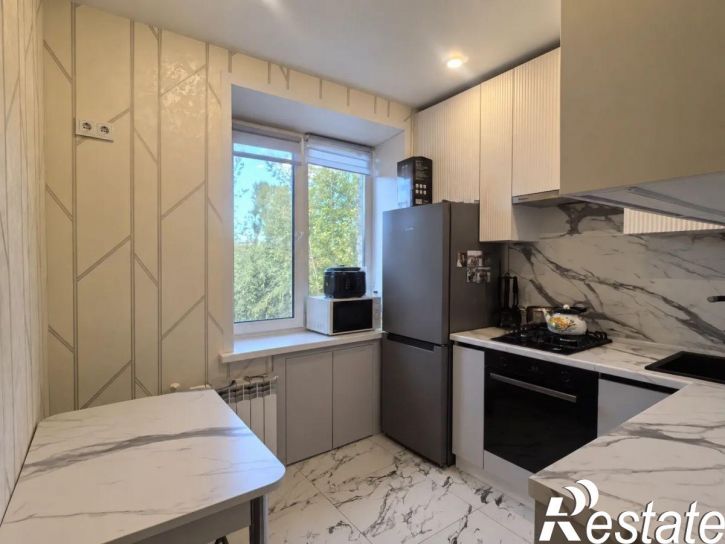 2-комн квартира Красных Коммунаров улица, 4