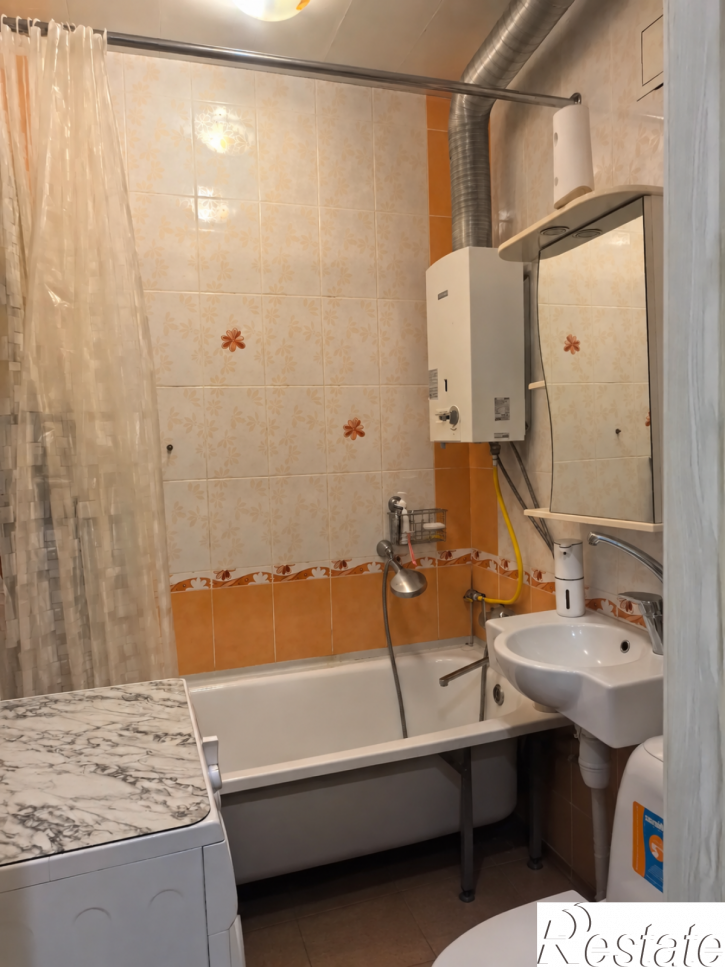 2-комн квартира Красных Коммунаров улица, 4