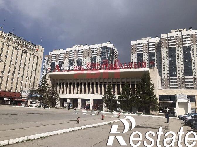 Сдать торговое помещение за 146 400 рублей на улица Авроры, 207