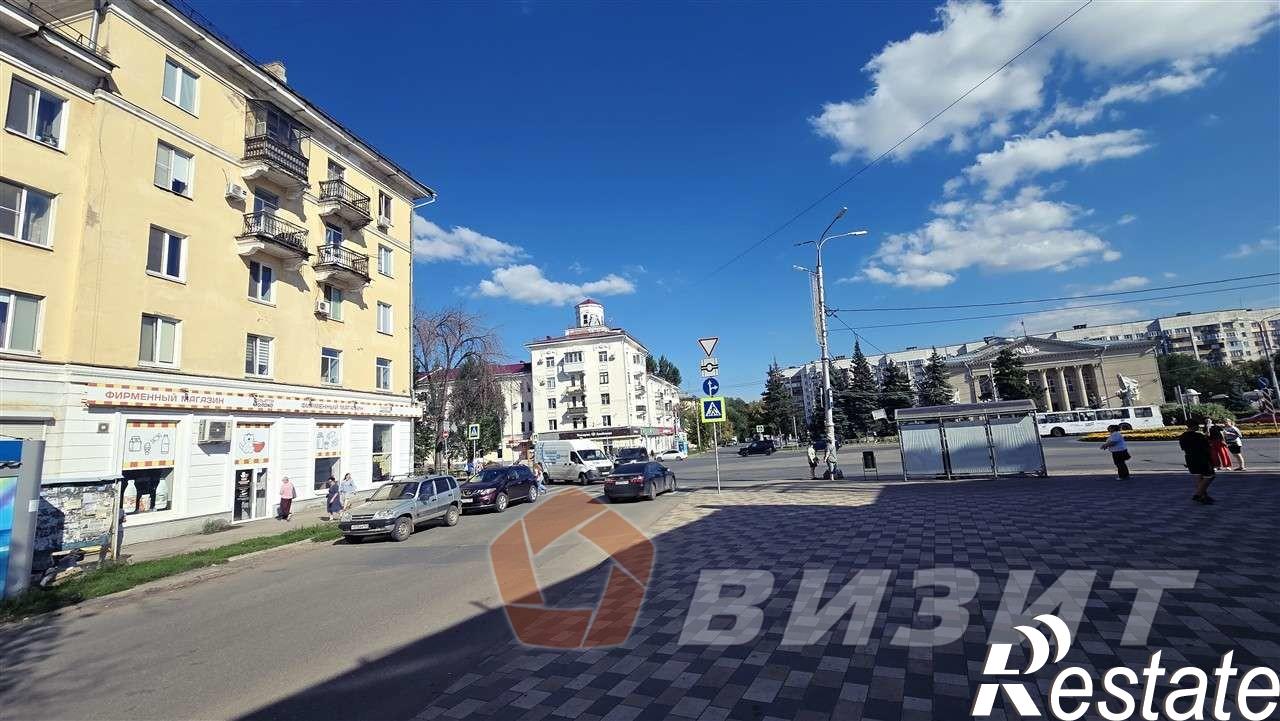 Сдать торговое помещение за 172 000 рублей на Металлургов проспект, 80