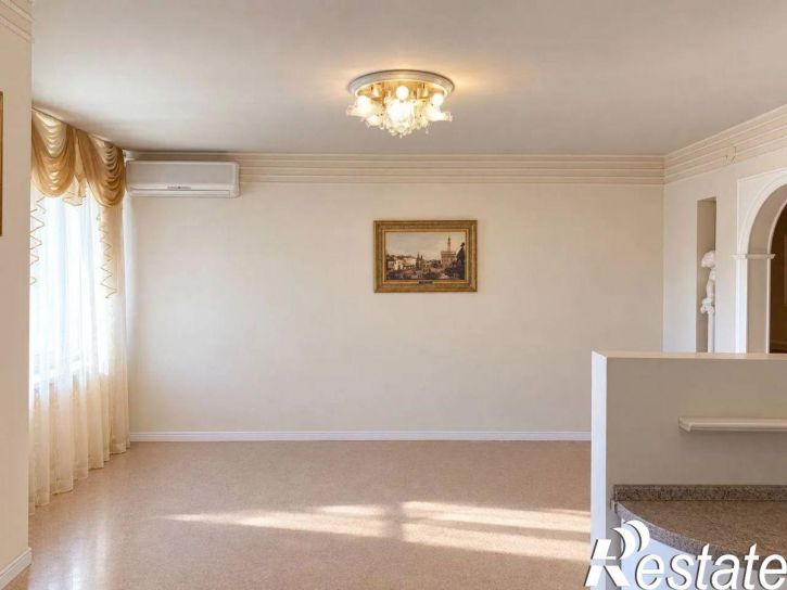 2-комн квартира Революционная улица, 77