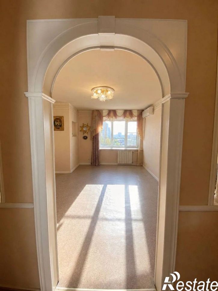 2-комн квартира Революционная улица, 77