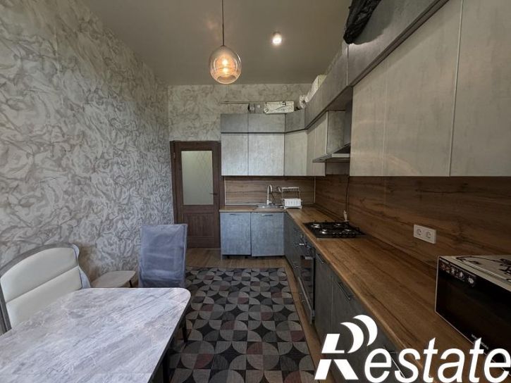 3-комн квартира Кирова проспект, 46