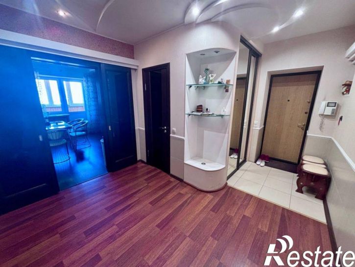 4-комн квартира Осипенко улица, 41А