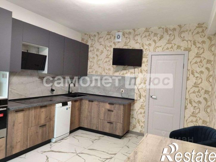 3-комн квартира Лейтенанта Шмидта улица, 10