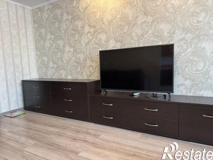 3-комн квартира Парижской Коммуны улица, 24