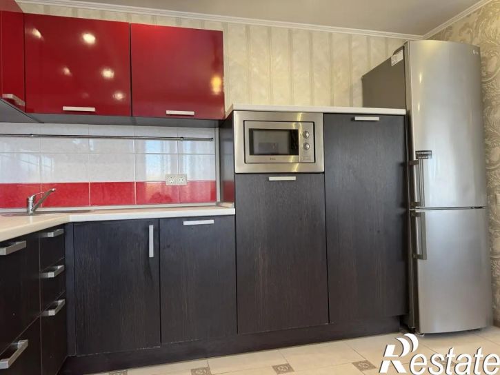 3-комн квартира Парижской Коммуны улица, 24