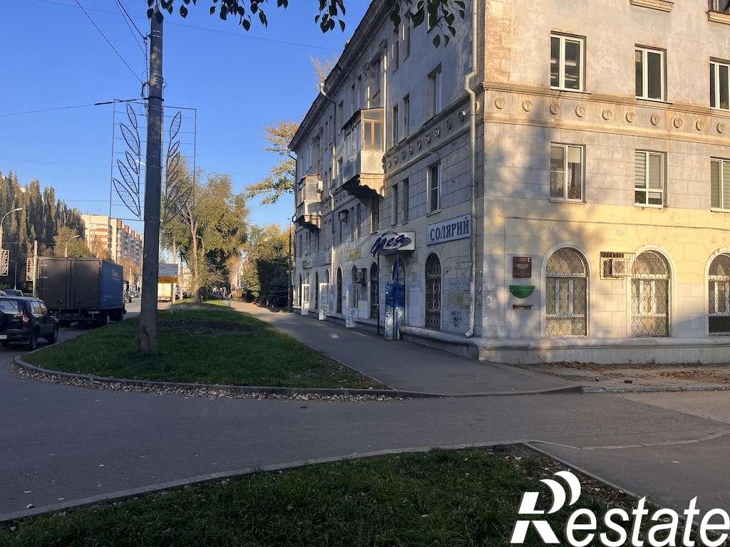 Сдать торговое помещение за 117 600 рублей на Металлургов проспект, 35