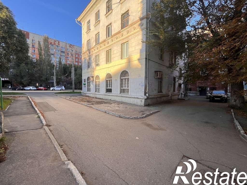 Сдать торговое помещение за 117 600 рублей на Металлургов проспект, 35