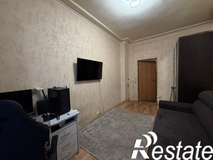2-комн квартира Строителей улица, 22